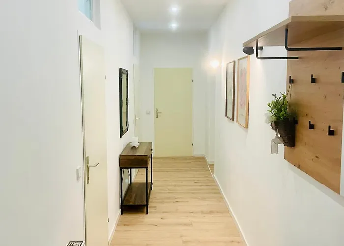 Schoenbrunn Family Retreat Spacious 3br 6-7 Sleeps - Steps To Metro & Park *