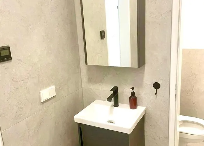 Διαμέρισμα Schoenbrunn Family Retreat Spacious 3br 6-7 Sleeps - Steps To Metro & Park Βιέννη