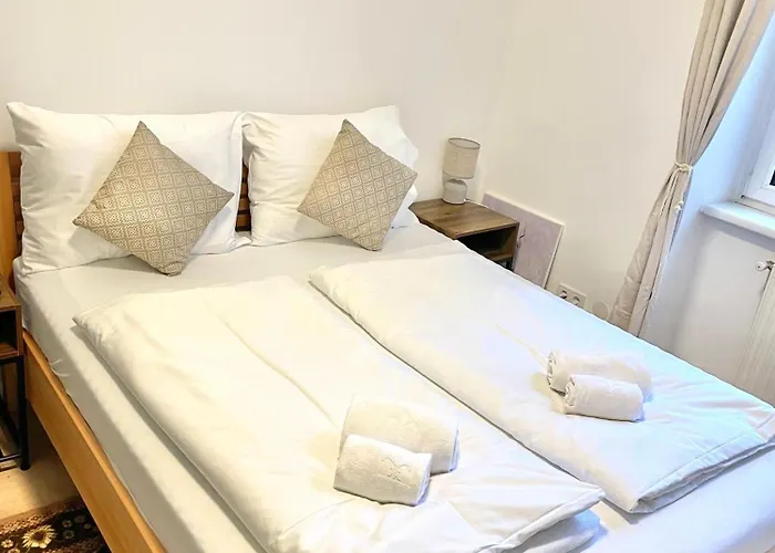 Schoenbrunn Family Retreat Spacious 3br 6-7 Sleeps - Steps To Metro & Park Διαμέρισμα *